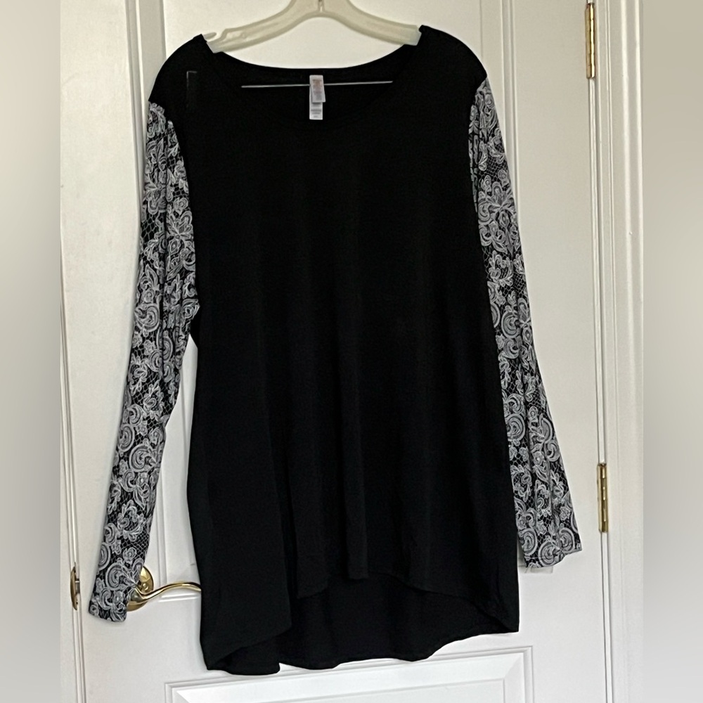 LuLaRoe long sleeve top black with contrast print sleeves sz 3x